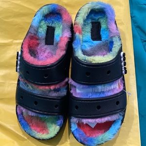 🌈 🆕CROCS CLASSIC COZZZY SPRAY DYE SANDALS 🌈, Size W9